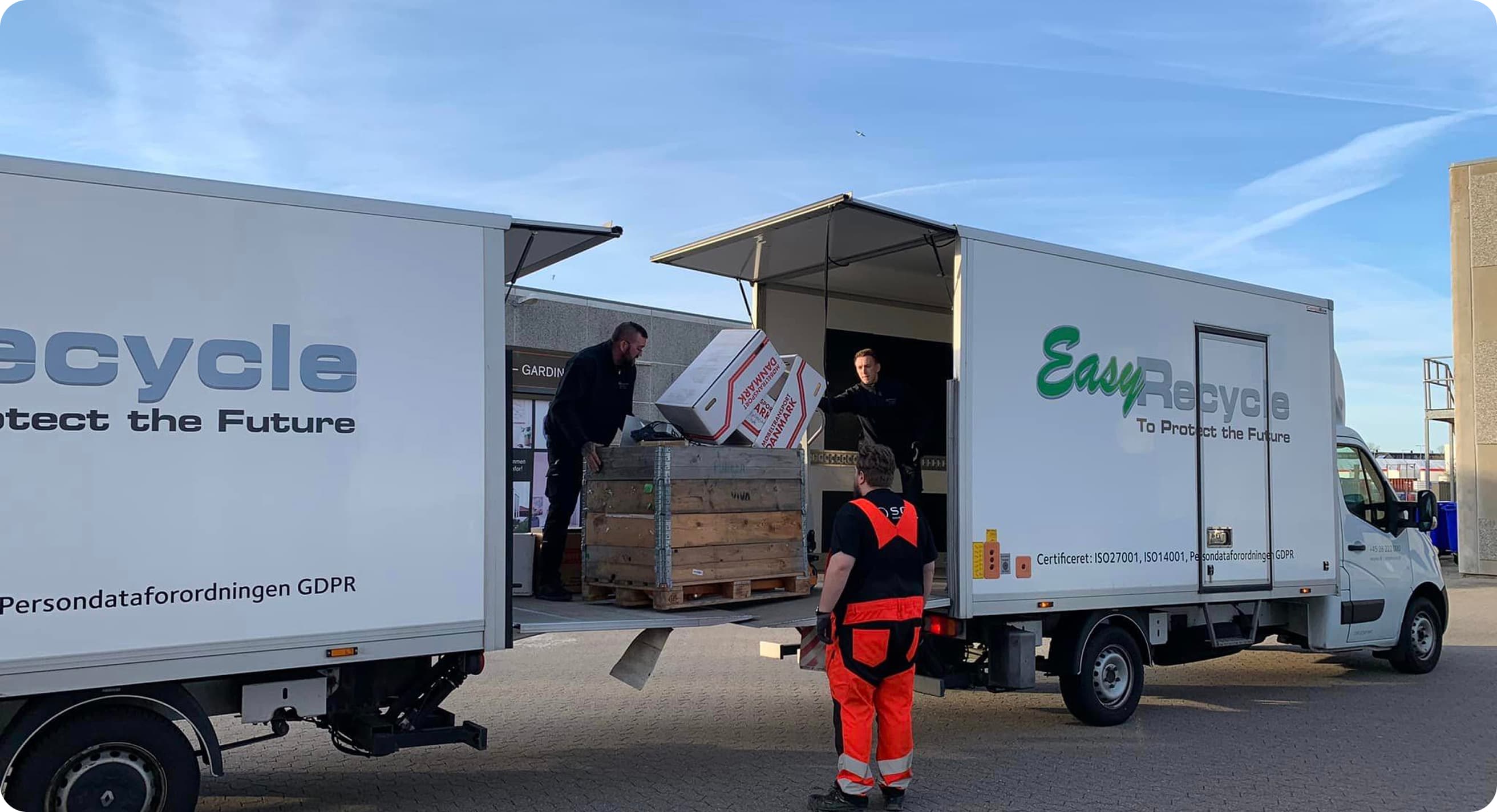 EasyRecycle trucks and team